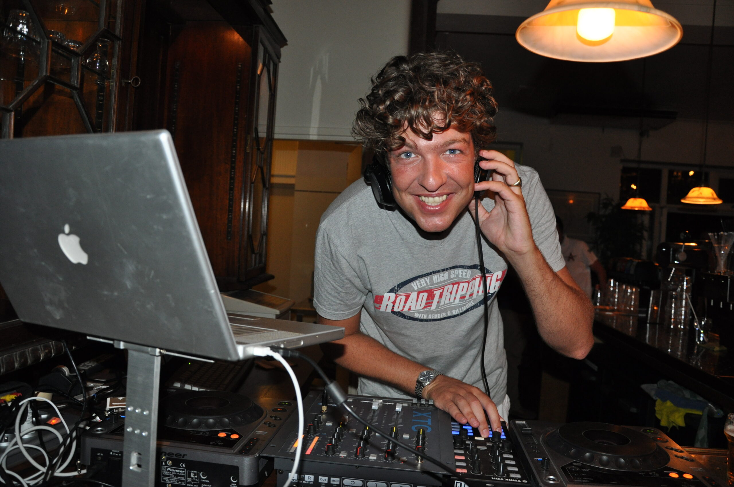 Je bekijkt nu Allround DJ